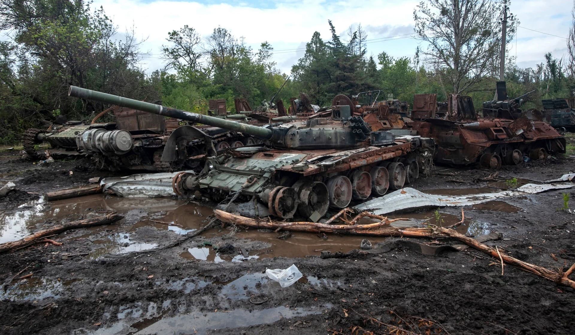 destroyed Russian tank in Izium