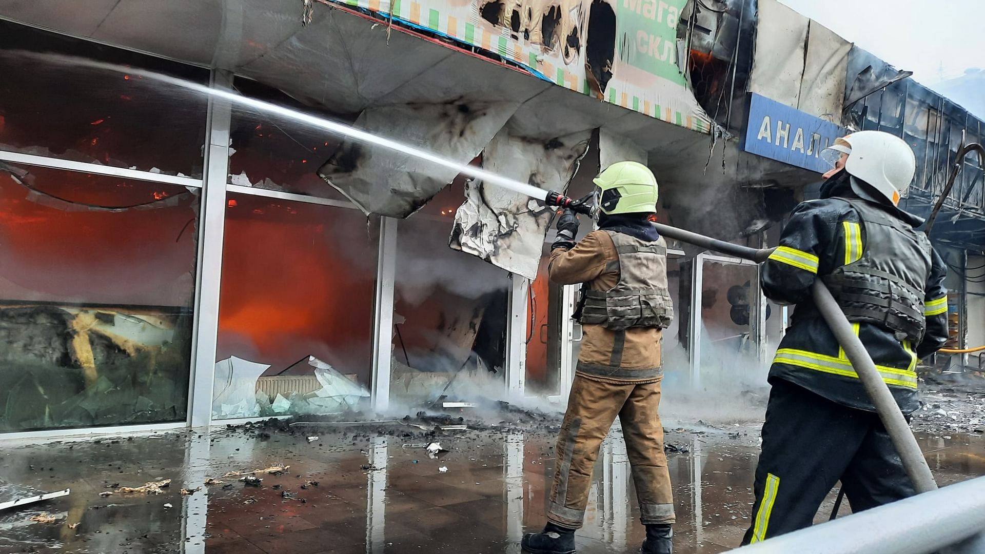 Rescuers extinguish large fire caused by Russian missile in Kharkiv